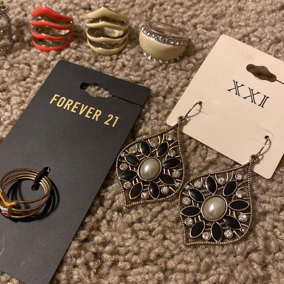 Mixed Bundle of Fashion Jewelry Sz 6.5/7 rings - Picture 5 of 5